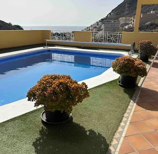 En Con Piscina Privada 公寓