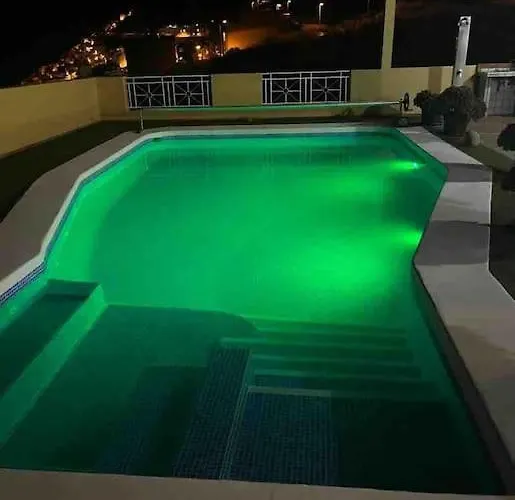 En Con Piscina Privada *