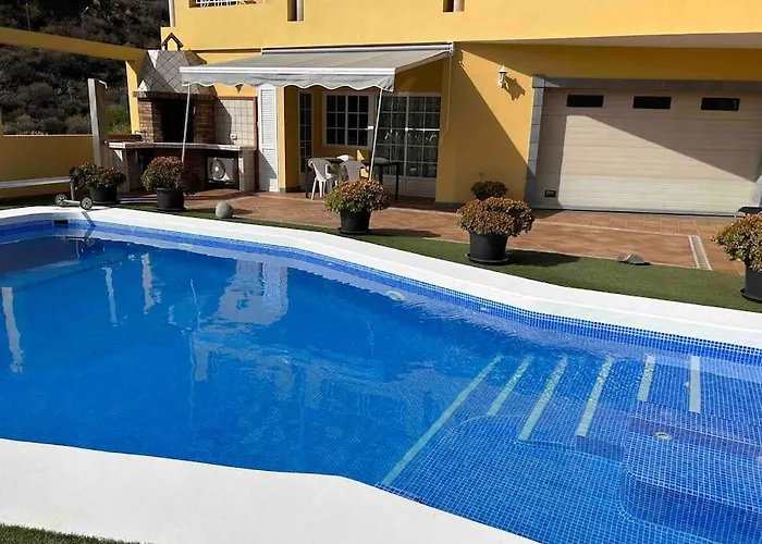 En Con Piscina Privada 公寓