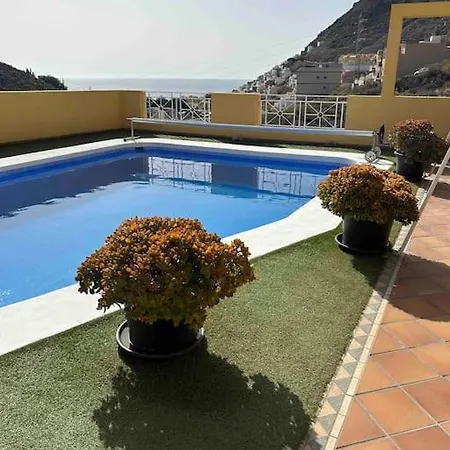 En Con Piscina Privada 아파트