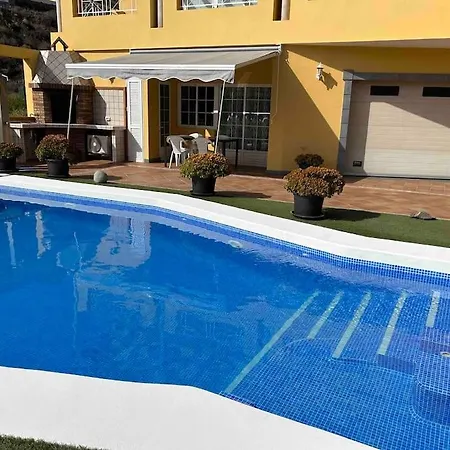 En Con Piscina Privada 아파트