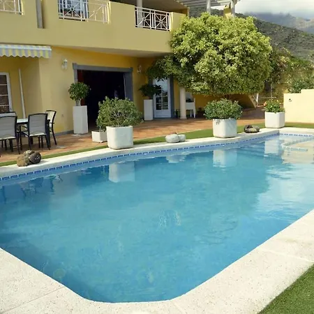 En Con Piscina Privada 아파트